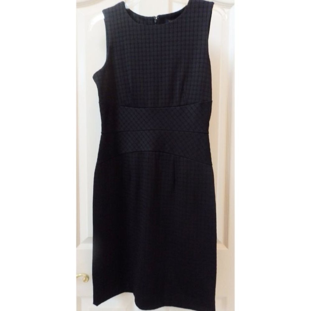 Banana Republic size 6 BLACK sleeveless Polyester/Rayon Blend Dress-GREAT SHAPE